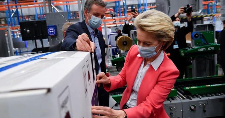 Predsjednica Europske komisije Ursula von der Leyen u Pfizerovoj tvornici