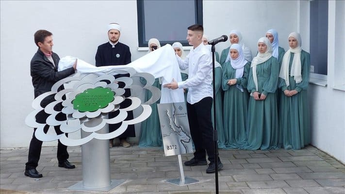 U švedskom gradu Borosu podignuto spomen obilježje Cvijet Srebrenice