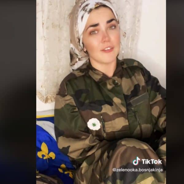 U odijelu bosanskome: Šamija, ljiljani i uniforma Armije RBiH – Jasna iz Cerske oduševljava svojom pojavom