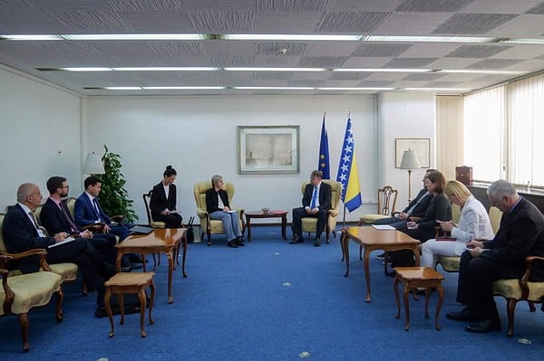 Lihvari iz MMF-a došli Nikšiću da naplate uslugu pozicije premijera