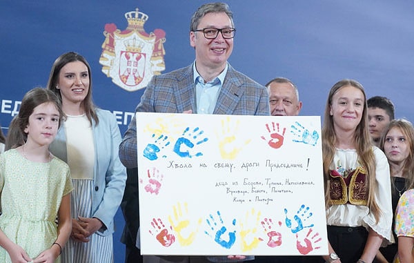Vučić ugostio srpsku djecu iz regiona i poručio im: Ovdje ste svoji na svome