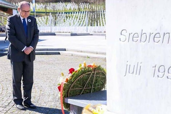 Schmidt u Potočarima: Radiću da se svi koji negiraju genocid krivično gone