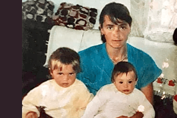 Fata je pronađena u grobnici u Bešićima, imala je samo 26 godina, i u grobnici je grlila svoju djecu, ni mrtva njih mrtve ispuštala nije.