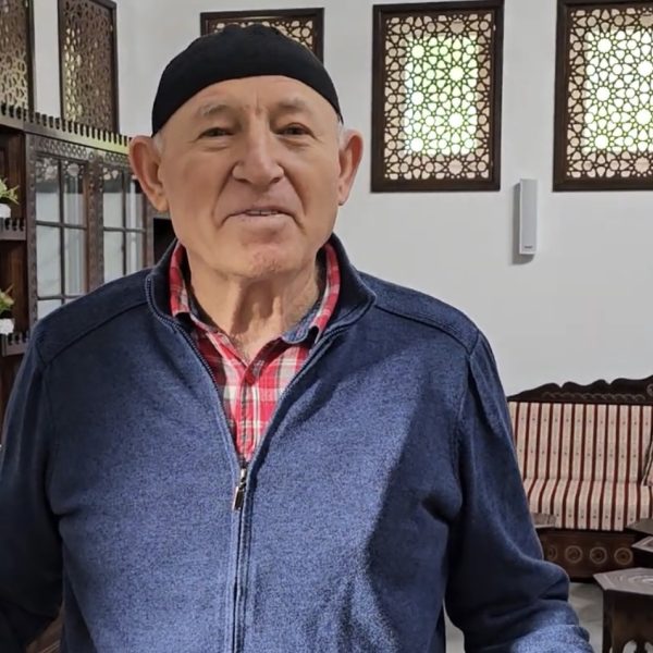 (VIDEO) Da bi se odužio jednom Bošnjaku koji mu je pomagao u bolesti, kršćanin kupio crkvu da muslimani od nje naprave Islamski centar