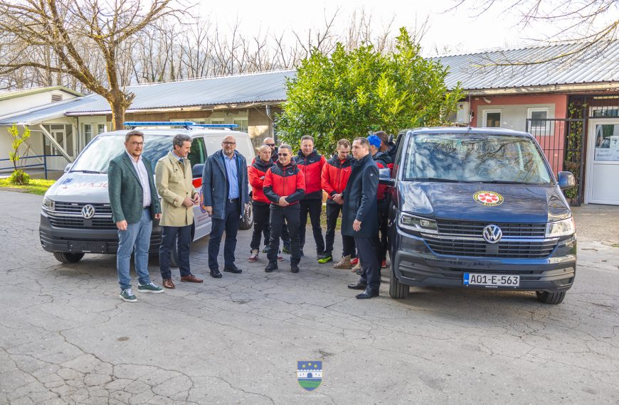 Bihać: Primopredaja vozila koja su iz sredstava Civilne zaštite USK nabavljena za potrebe Kantonalne bolnice u Bihaću i Gorske službe spašavanja