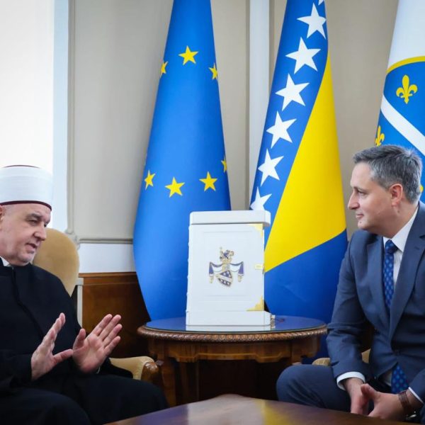 Bećirović na sastanku s reisom Kavazovićem: Podržati projekte u povratničkim sredinama i ojačati vezu s dijasporom