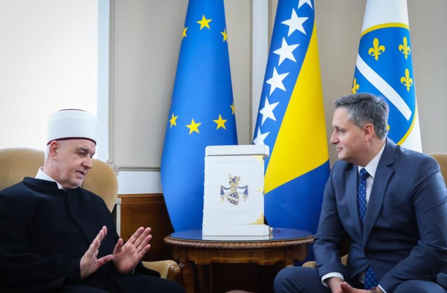 Bećirović na sastanku s reisom Kavazovićem: Podržati projekte u povratničkim sredinama i ojačati vezu s dijasporom