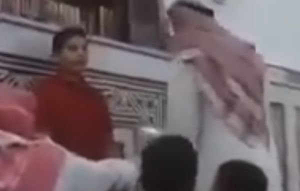(VIDEO) Lav islama: Hrabri dječak ustao i u punoj džamiji govori glasno da ga svi razumiju iako je imam to strogo zabranio