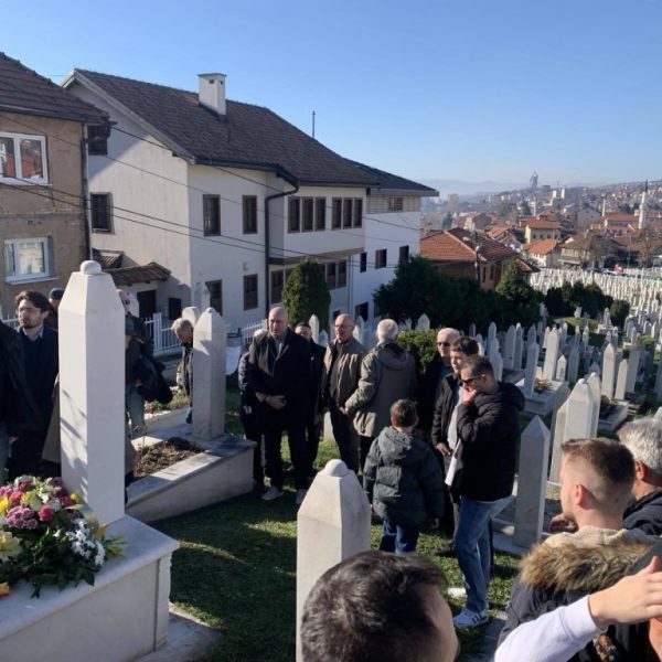Ukopan je na šehidskom mezarju Kovači: Na današnji dan braneći domovinu poginuo je Igor Pavlović