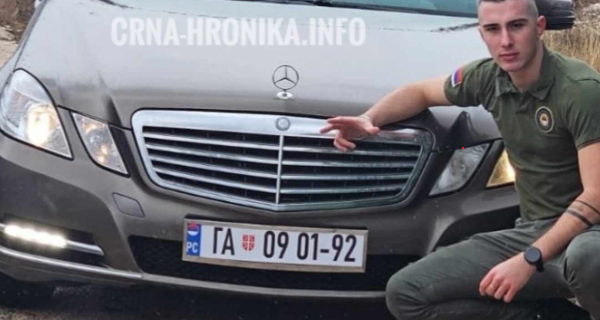 Nečuveno: Na tablice automobila počeli stavljati tablice sa oznakom RS