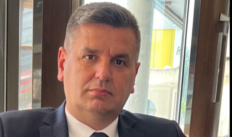 Alija Tabaković nakon skandalozne izjave Tursunovića: Stidim se što pripadamo istom narodu. Miloše prestani mu pisati izjave