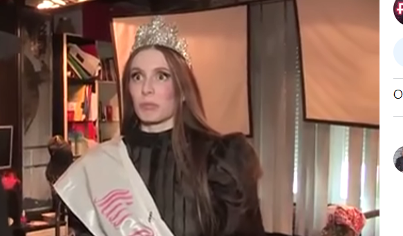 Miss Balkana navodno iznenadila TV ekipa, vrata im otvorila sa krunom na glavi