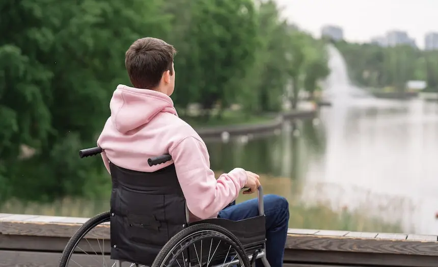 Poklonio dječaku invalidska kolica: Želim da zapamtim tvoje lice tako da, kad te sretnem na boljem svijetu, mogu da te prepoznam i ponovo ti zahvalim.