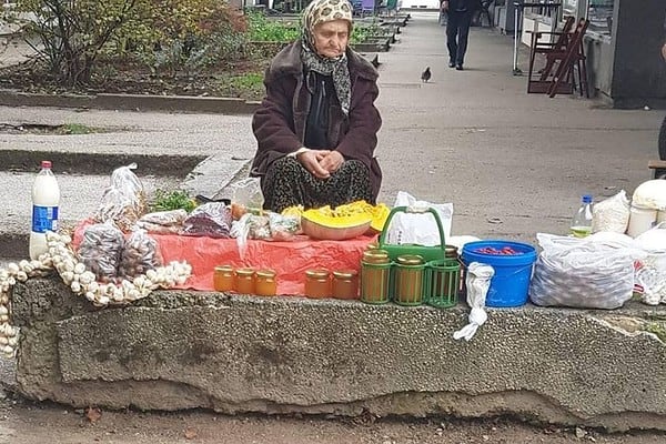 Kako je mladić kupio od nane sve sa tezge i platio joj tri puta više