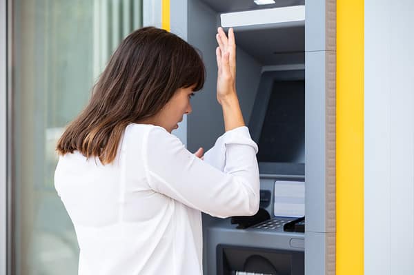 Zašto se na Balkanu bankomat ponekad zove – zid plača?