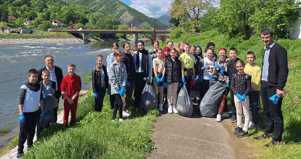 Žepče: Djeca sa imamima očistila obalu rijeke Bosne