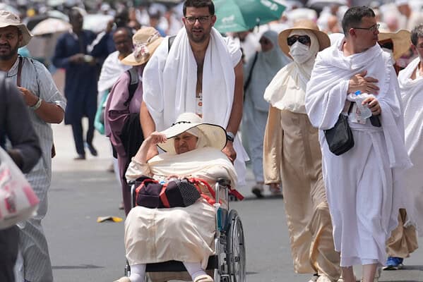 Temperature preko 50 stepeni: Više od 550 osoba preselilo u Meki