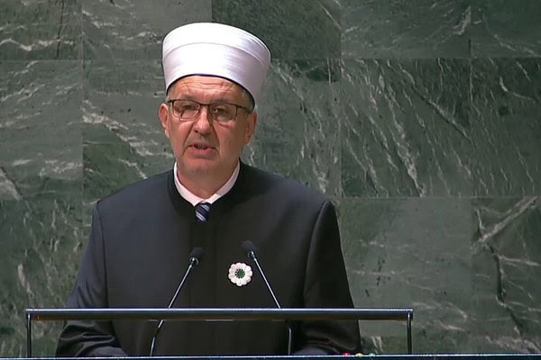 (VIDEO) Historijski trenutak: Muftija Grabus u UN-u uči fatihu žrtvama genocida
