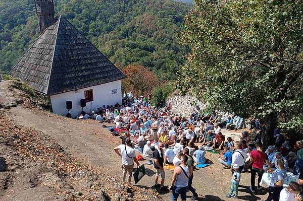 Na Kušlatu klanjan tradicionalni džuma-namaz i proučena Dova za domovinu