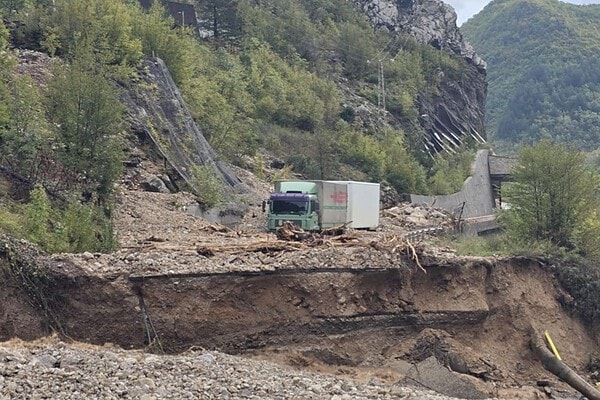 Donja Jablanica: Bujica odnijela mladića koji je s ocem spasio 10 osoba