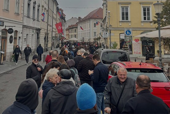 Dugi redovi za glasanje državljana Srbije širom svijeta
