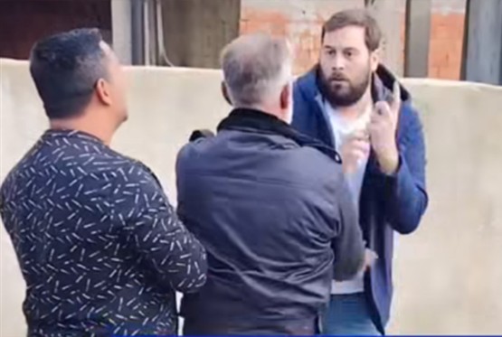 U Pavlovcu kod Vranja napadnuta dva novinara dok su pokušavali snimiti biračko mjesto