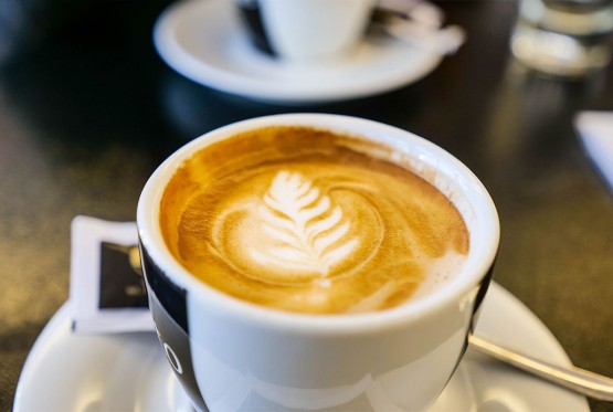 Može li prestanak pijenja kafe poboljšati san