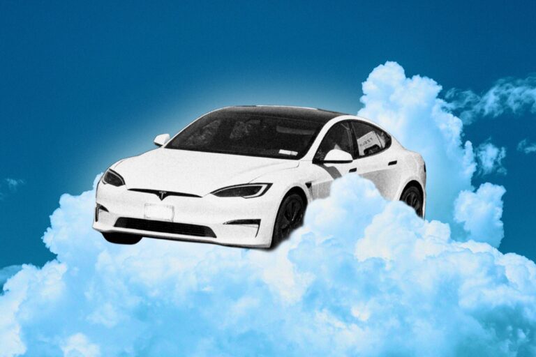 Tesla pokazala Roadster 2 koji je nakratko „poletio“ u Teksasu, ali pravne prepreke ostaju velike