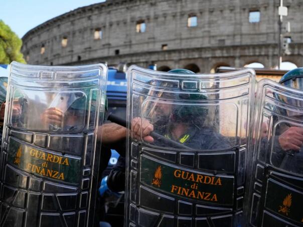 Italija strahuje od novih sukoba: policija i vojska na ulicama Milana i drugih gradova