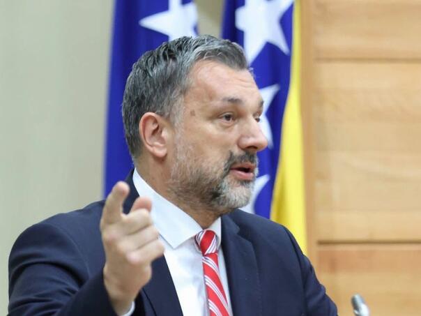 Konaković odgovorio Dodiku: Svaki put kad ih postrojimo…