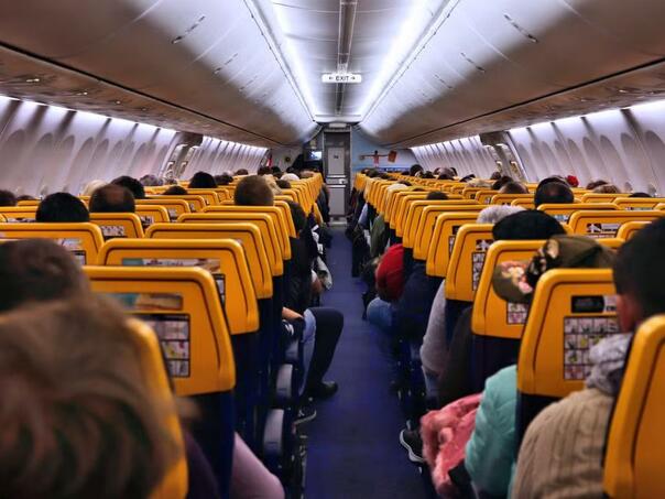 Ryanair prozvao putnike zbog njege kože tokom leta: “Prestanite to raditi!”