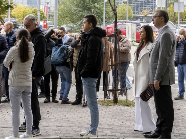 Vučić čekao gotovo dva sata u redu da glasa zbog velikih gužvi u Srbiji